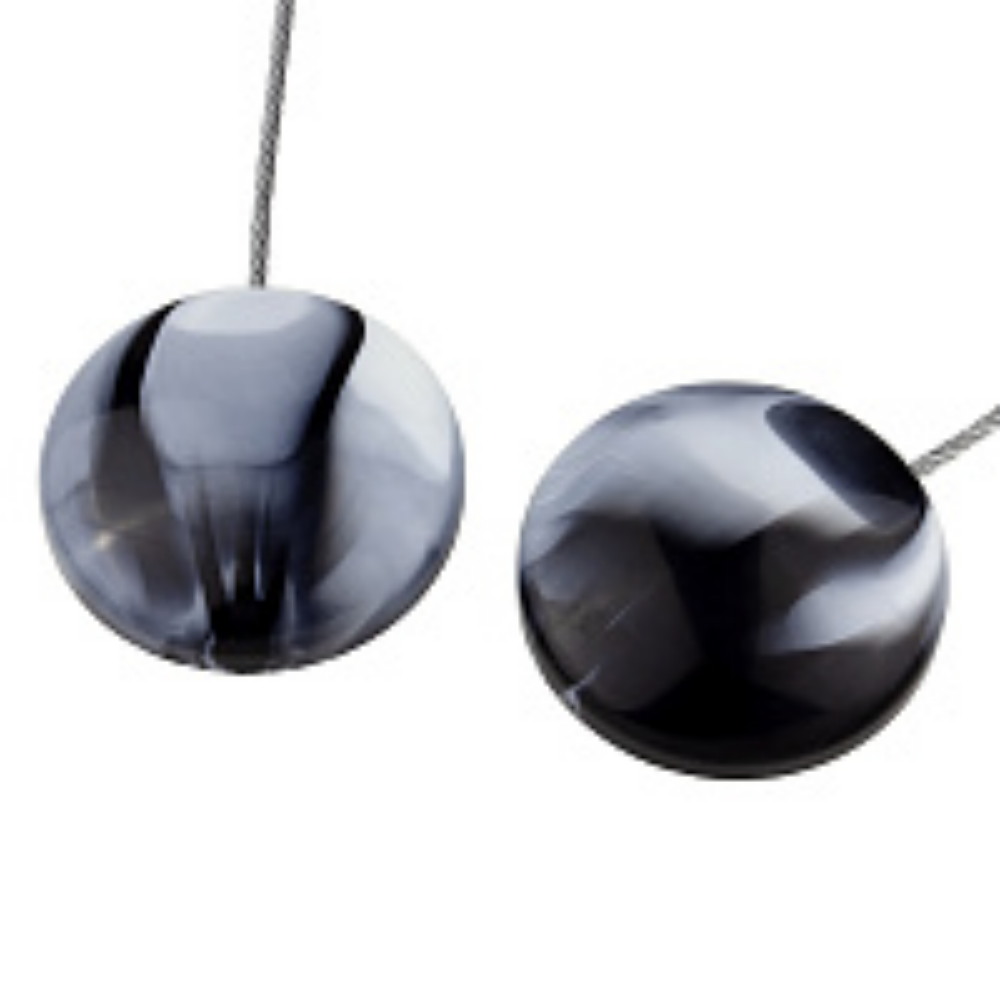 Магнит "Агат" на тросе №70 бело-черный